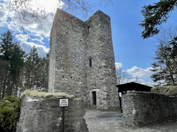 Hladomorna, jižní předsunutá bašta hradu Český Šternberk