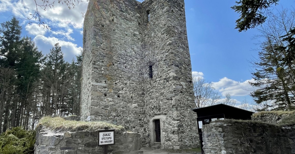 Hladomorna, jižní předsunutá bašta hradu Český Šternberk
