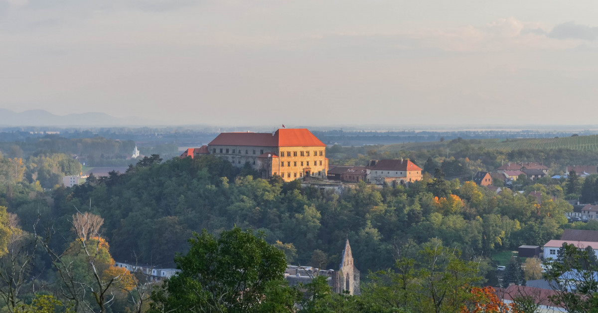 Hrad a zámek Dolní Kounice