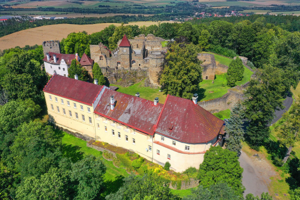 Hrad a zámek Klenová