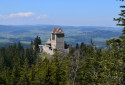 Výhled na hrad z dálky