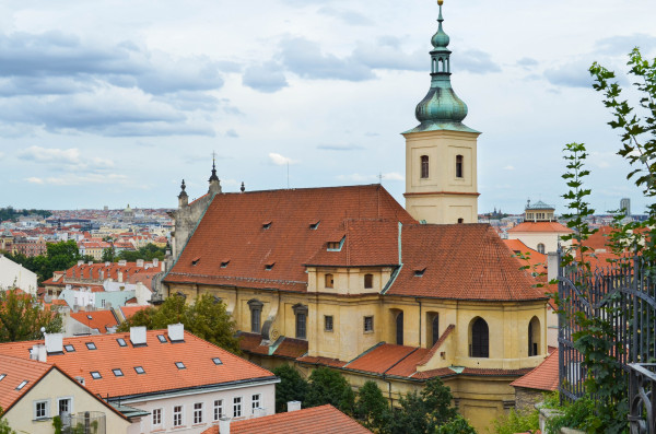 Kostel Panny Marie Vítězné a sv. Antonína Paduánského