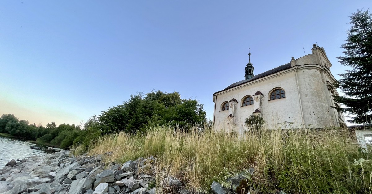 Kostel svatého Jana Nepomuckého u Slezské Harty - Karlovec