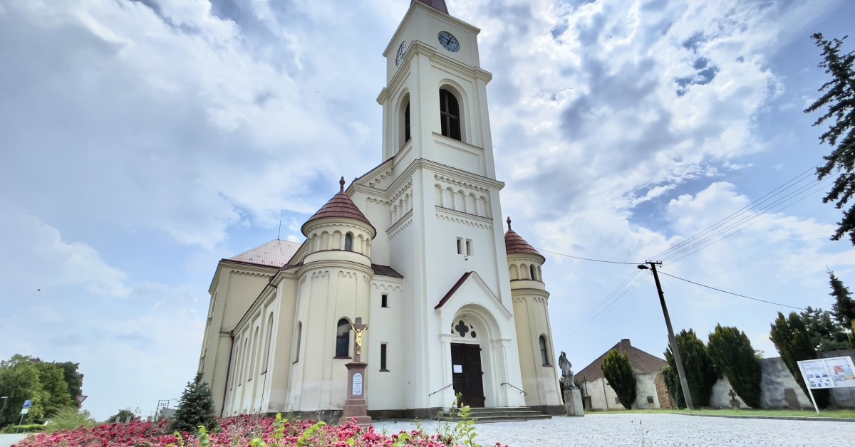 Kostel Všech svatých Ořechov