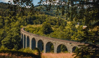 Novinský železniční viadukt v Kryštofově údolí