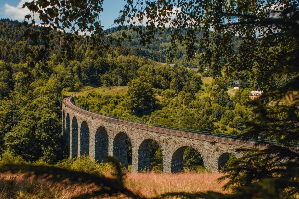Novinský železniční viadukt v Kryštofově údolí