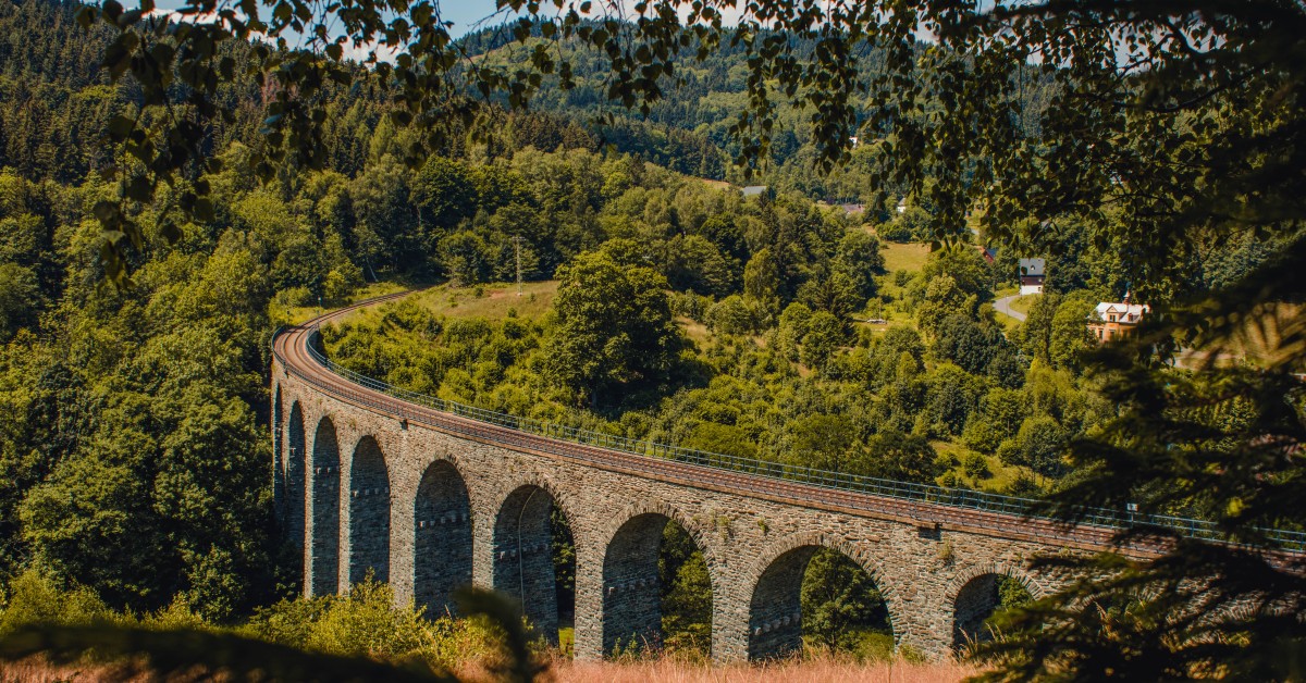 Novinský železniční viadukt v Kryštofově údolí