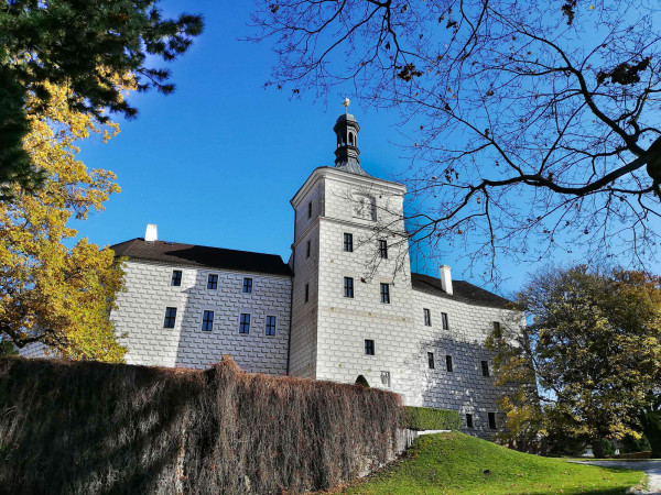 Zámek Březnice