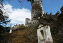 Věž a hradba hradu Bezděz
